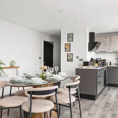 3br Penthouse, Free Secure Parking, Luxury *