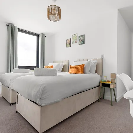 3br Penthouse, Free Secure Parking, Luxury *