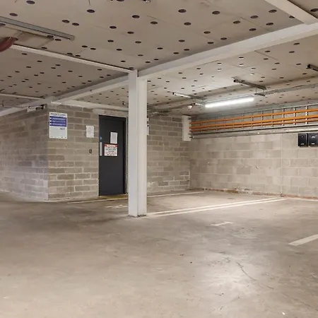 3br Penthouse, Free Secure Parking, Luxury York