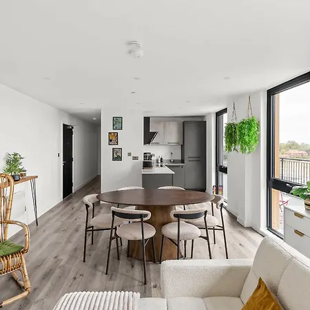 3br Penthouse, Free Secure Parking, Luxury * York