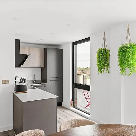 3br Penthouse, Free Secure Parking, Luxury York
