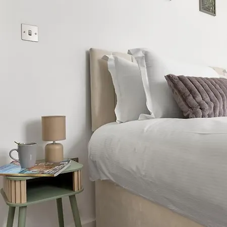 3br Penthouse, Free Secure Parking, Luxury York