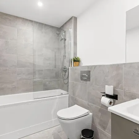 3br Penthouse, Free Secure Parking, Luxury *